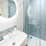 Host & - The Langley شقة فندقية