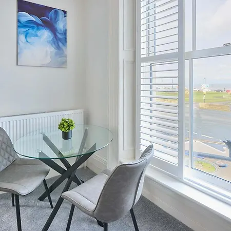 Hotel apartamentowy Host & - The Langley 3*