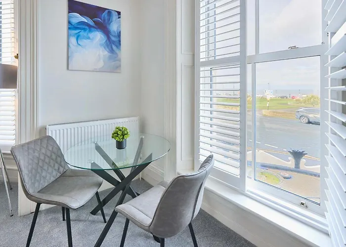 Hotel apartamentowy Host & - The Langley 3*