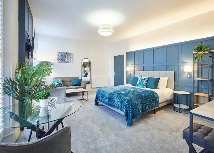 Host & - The Langley Hotel apartamentowy